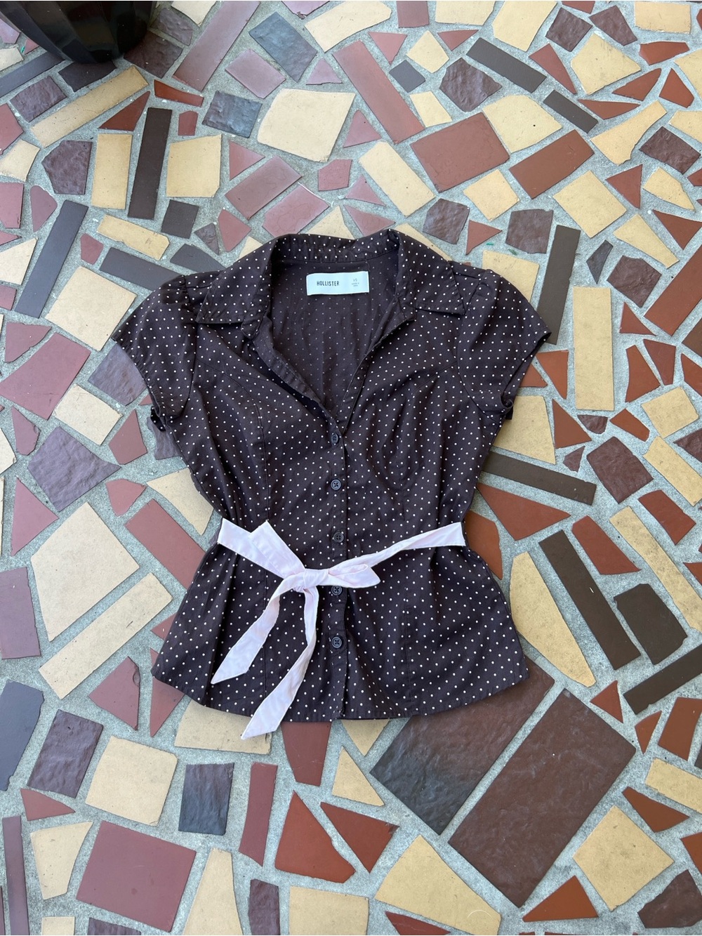 Hollister Brown Short-Sleeve Polka Dot Button-Down Top with pink Waist Tie